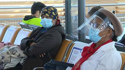 Maskenpflicht und Temperaturchecks: Flughäfen erhöhen Schutzmaßnahmen