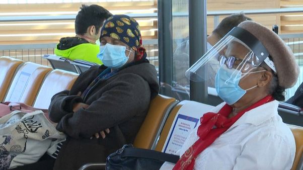 Aeroportos retomam atividade com medidas excecionais Aeroportos retomam atividade com medidas excecionais