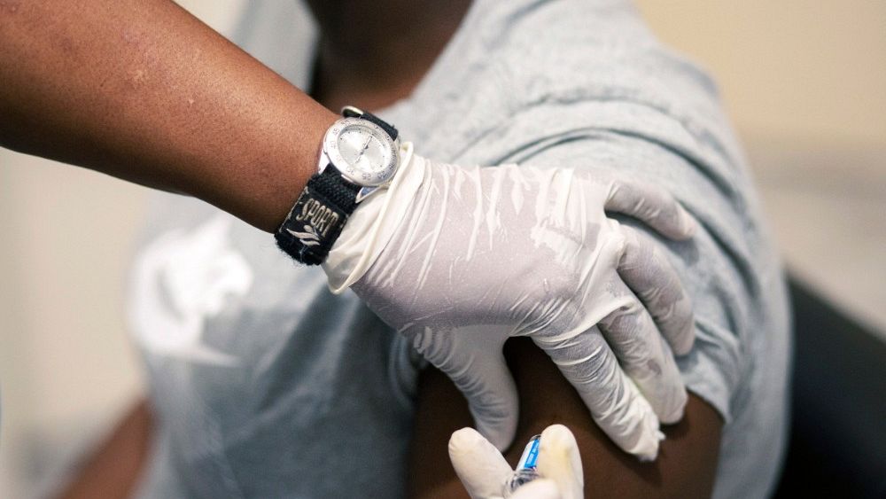 Vaccin : Sanofi donne l'avantage aux USA et crée une polémique