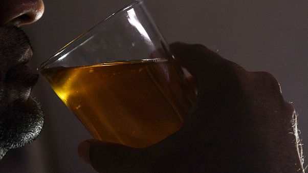 Messico: bevono alcol adulterato a una veglia funebre, morte almeno 42 persone Messico: bevono alcol adulterato a una veglia funebre, morte almeno 42 persone