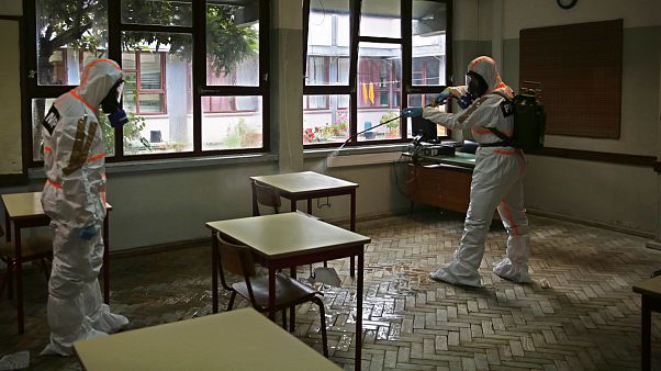 Militares ajudaram a desinfetar estabelecimentos de ensino em Portugal Militares ajudaram a desinfetar estabelecimentos de ensino em Portugal