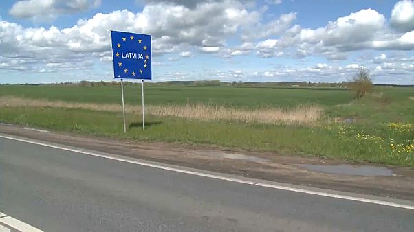 Megnyitják egymással közös határaikat a Balti államok Megnyitják egymással közös határaikat a Balti államok