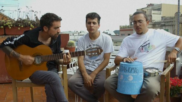 'Stay Homas', de tocar en la terraza a grabar con Sony 'Stay Homas', de tocar en la terraza a grabar con Sony