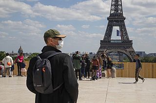 As margens do Sena e dos canais parisienses são os novos pontos de encontro