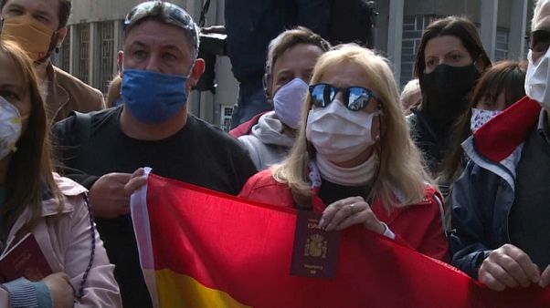 "Estamos desesperados", los españoles varados en Uruguay piden un vuelo de repatriación "Estamos desesperados", los españoles varados en Uruguay piden un vuelo de repatriación