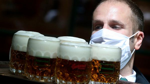 Riaprono i battenti i monaci trappisti belgi. E c'è chi si fa due ore d'auto, per la birra! Riaprono i battenti i monaci trappisti belgi. E c'è chi si fa due ore d'auto, per la birra!