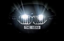 A BMW Vantablack X6 hűtőrácsa a Frankfurti Nemzetközi Autószalonon 2019. szeptember 13-án.