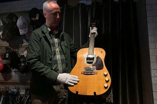 Guitarra de Kurt Cobain vai a leilão
