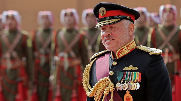 العاهل الأردني يحذر من "صدام كبير" مع إسرائيل إذا ضمّت أجزاء من الضفة الغربية العاهل الأردني يحذر من "صدام كبير" مع إسرائيل إذا ضمّت أجزاء من الضفة الغربية