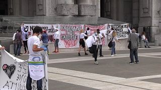شاهد: طهاة ميلانو يتظاهرون ضدّ إعادة فتح المطاعم بالشروط الحالية