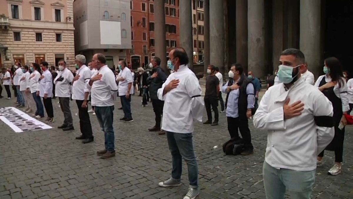 "Pandemie der Lügen" - Tausende in Europa gegen Corona-Vorschriften