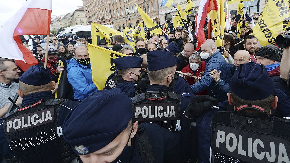 Erőszakba torkollott a varsói tüntetés