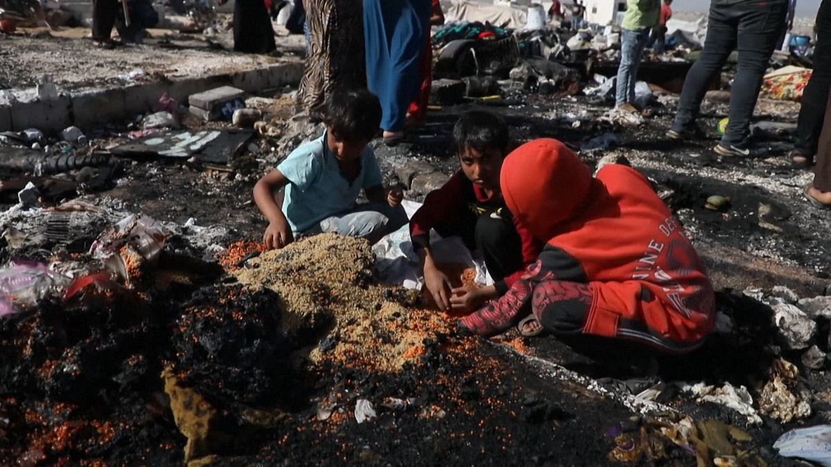 İdlib'de sığınmacıların yaşadığı çadır kentte yangın çıktı