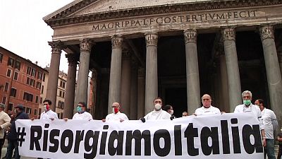 Italy: Restaurant owners protest against economic situation