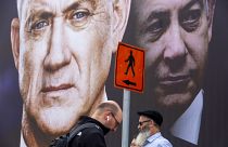 Un'immagine della passata campagna elettorale: Gantz e Netanyahu. Ora, non più alleati. 