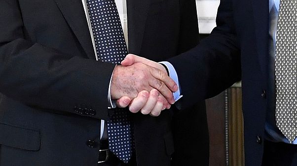 COVID-19: Το τέλος της χειραψίας; COVID-19: Το τέλος της χειραψίας;