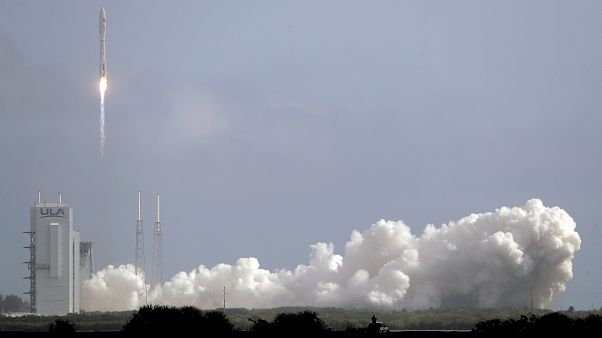 لحظة انطلاق صاروخ أطلس 5 الذي سيضع الطائرة الجوية X-37B في المدار لحظة انطلاق صاروخ أطلس 5 الذي سيضع الطائرة الجوية X-37B في المدار