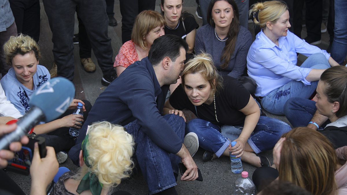 إطلاق سراح زوجة رئيس ألبانيا بعد اعتقالها في مظاهرة وسط تيرانا