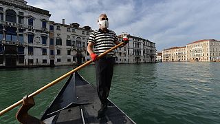 شاهد: قوارب الجندول تعود إلى مياه فينيسيا الإيطالية بانتظار عودة السياح