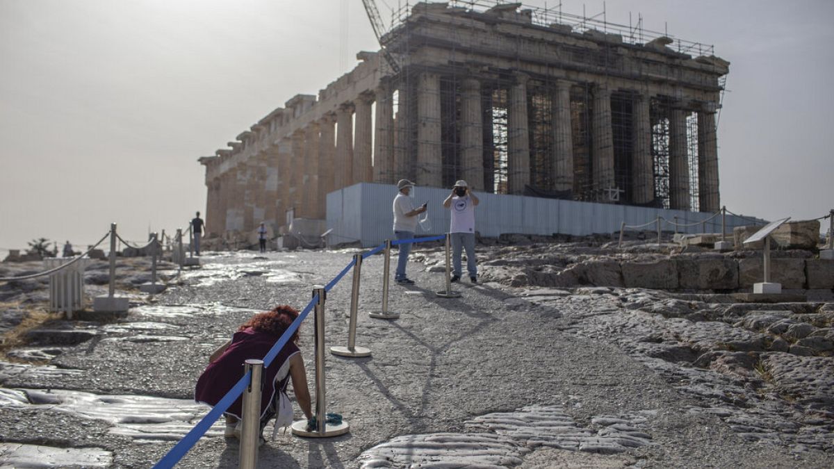 بعد أكثر من 60 يومًا على إغلاقه.. موقع "أكروبوليس" أثينا يفتح أبوابه مجددا أمام السياح