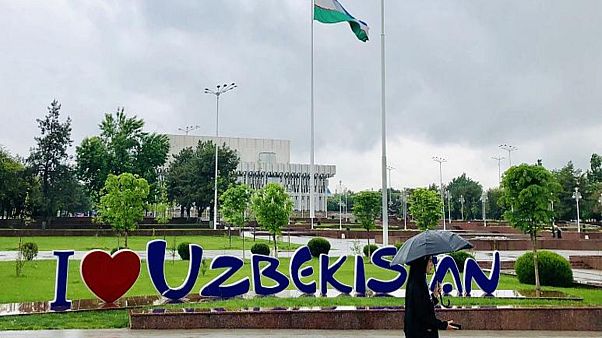 Özbekçe'nin kamu hizmetlerinde zorunlu hale getirilmesini eleştiren Rusya'ya tepki Özbekçe'nin kamu hizmetlerinde zorunlu hale getirilmesini eleştiren Rusya'ya tepki