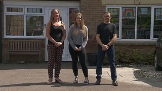 Katie, su esposo Tony y su hija Rhiannon son voluntarios para las pruebas de una posible vacuna contra el Covid-19 en Reino Unido.