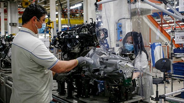 Fca, le condizioni di Gualtieri: "Sì al prestito solo se i soldi saranno investiti in Italia" Fca, le condizioni di Gualtieri: "Sì al prestito solo se i soldi saranno investiti in Italia"