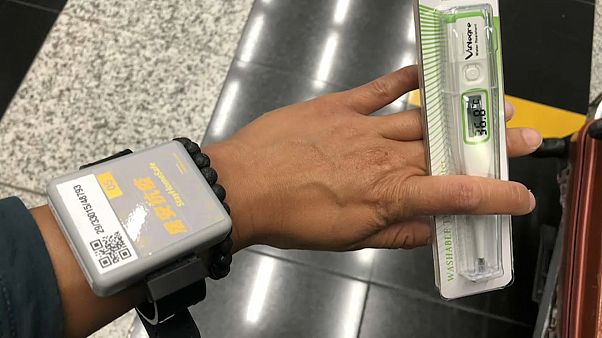O longo processo até à quarentena para viajantes em Hong Kong O longo processo até à quarentena para viajantes em Hong Kong
