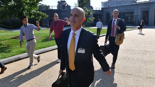 ABD Başkanı Donald Trump, Dışişleri Bakanı Mike Pompeo hakkında soruşturmalar yürüten Bakanlık Genel Müfettişi Steve Linick'i görevden aldı. ABD Başkanı Donald Trump, Dışişleri Bakanı Mike Pompeo hakkında soruşturmalar yürüten Bakanlık Genel Müfettişi Steve Linick'i görevden aldı.