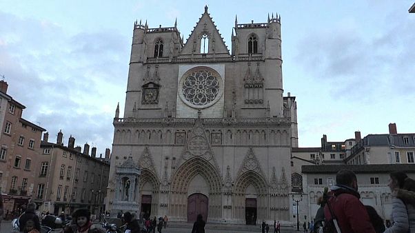 Tribunal francês autoriza encontros religiosos Tribunal francês autoriza encontros religiosos