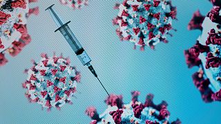 علماء صينيون يأملون بوقف تفشي فيروس كوفيد-19 بعقار مطوّر دون لقاح