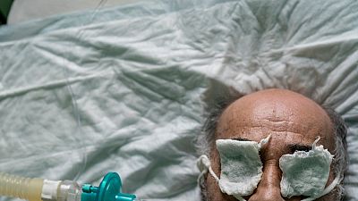 Dans un hôpital d'Ukraine, plongée dans la guerre de tranchées du coronavirus 