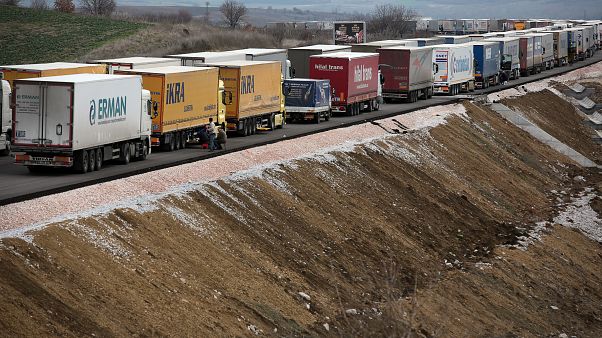 Türkiye-Bulgaristan sınırındaki TIR'lar. Türkiye-Bulgaristan sınırındaki TIR'lar.