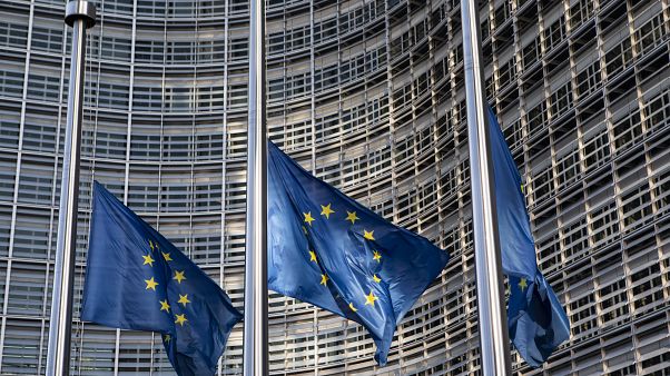 “Πράσινο φως” από την Κομισιόν για την εκταμίευση κερδών από τα ελληνικά ομόλογα “Πράσινο φως” από την Κομισιόν για την εκταμίευση κερδών από τα ελληνικά ομόλογα