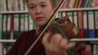 Une violoniste allemande joue pour nous en pleine crise du coronavirus