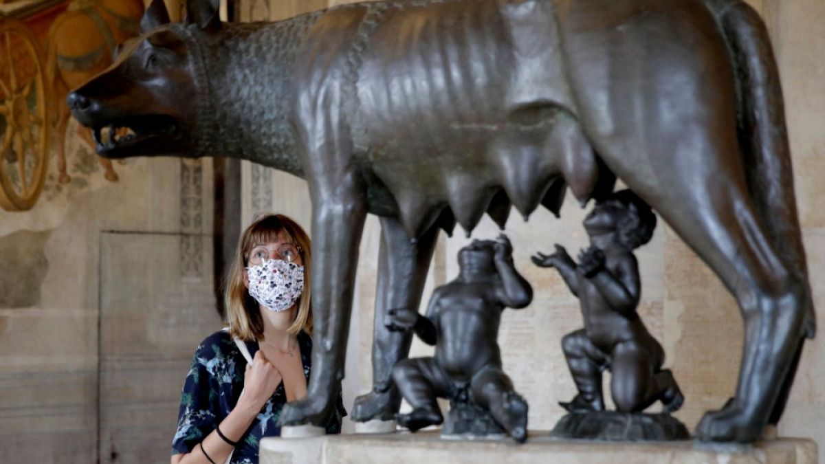 Европейские музеи открываются, но терпят убытки
