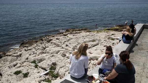 В ЕС постепенно вводится практика "динамичных пляжей", где больше простора и бельше дезинфекции В ЕС постепенно вводится практика "динамичных пляжей", где больше простора и бельше дезинфекции