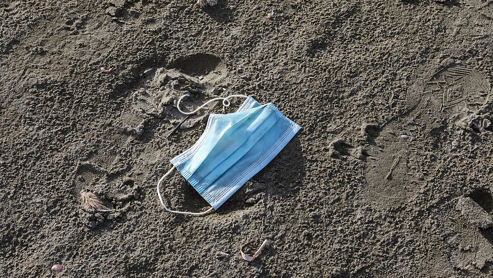 Coronavirus : alerte à la pollution aux masques jetables