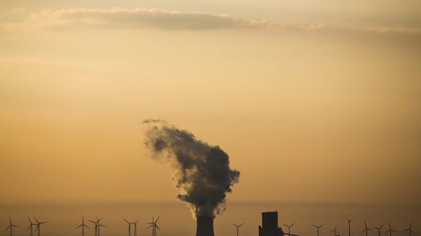 Emissioni dalla centrale a lignite di Schwarze Pumpe in Lusazia, (Lausitz) in Germania. Emissioni dalla centrale a lignite di Schwarze Pumpe in Lusazia, (Lausitz) in Germania.