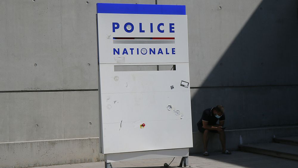 Des cas de Covid-19 confirmés dans les commissariats de Lille et d'Arras