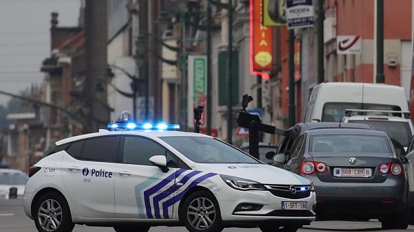 سيارة للشرطة في حي مولنبيك في بروكسل سيارة للشرطة في حي مولنبيك في بروكسل