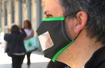 Covid-19: Schutzmasken mit Sichtfenster - für gehörlose Lippenleser