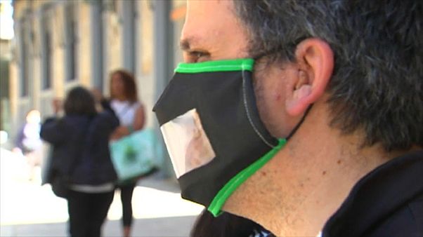 Covid-19: Schutzmasken mit Sichtfenster - für gehörlose Lippenleser Covid-19: Schutzmasken mit Sichtfenster - für gehörlose Lippenleser