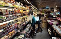 Clienti in un supermercato di Ankara, Turchia