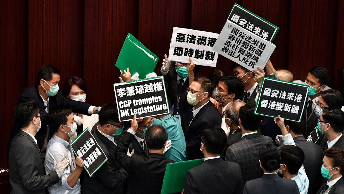 Des élus pro-démocratie protestant contre la tentative de Pékin de restreindre les libertés dans l'ancienne colonie britannique, Hong Kong le 22 mai 2020. 
