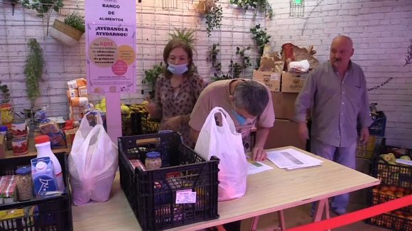 Banco de alimentos en el barrio de Las Letras, en Madrid Banco de alimentos en el barrio de Las Letras, en Madrid