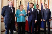 Boris Johnson, Angela Merkel, Emmanuel Macron, Giuseppe Conte és Donald Tusk, az Európai Tanács akkori elnöke 2019-ben