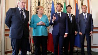 Boris Johnson, Angela Merkel, Emmanuel Macron, Giuseppe Conte és Donald Tusk, az Európai Tanács akkori elnöke 2019-ben