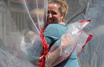 قفاز العناق