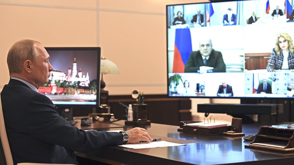 Владимир Путин во время совещания.